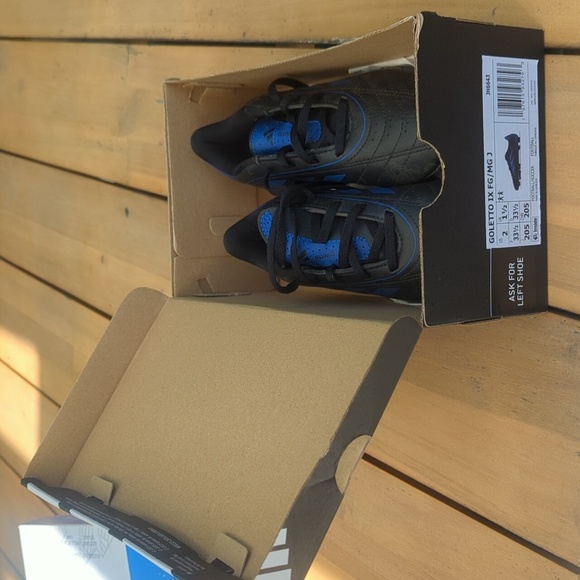 Adidas Kids Soccer Cleats - Black and Blue Size 1 New - Picture 3 of 3